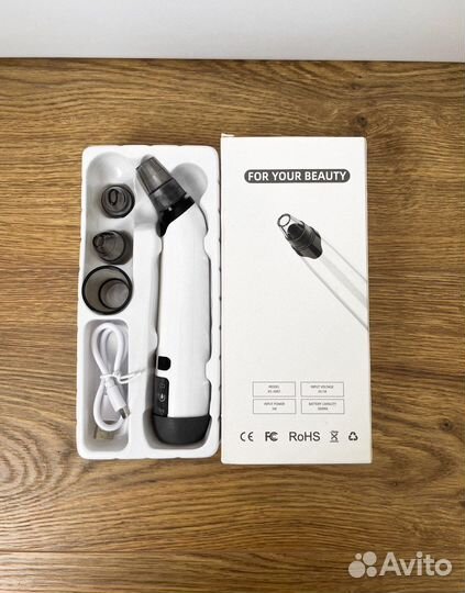 Аппарат для чистки лица вакуумный очиститель пор