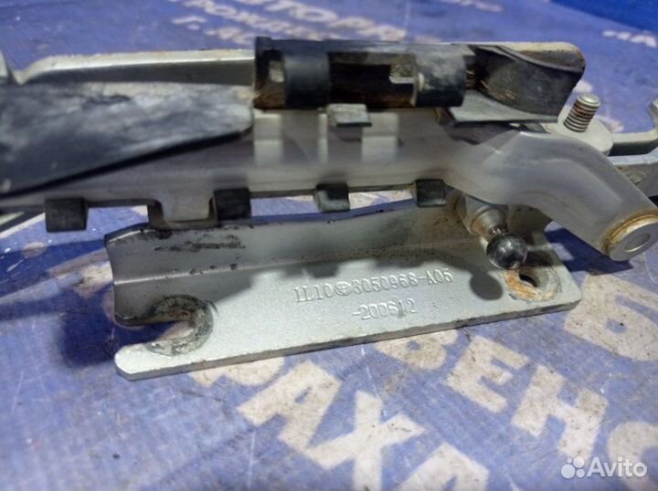 Петля крышки багажника Brilliance M2 седан 4G93