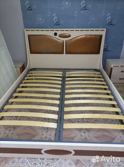 Спальный гарнитур