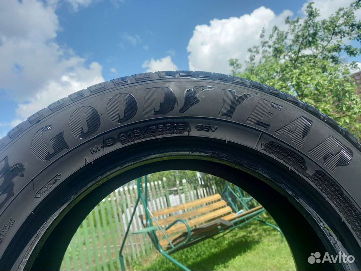 Goodyear EfficientGrip 215/65 R16
