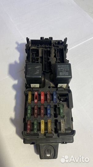 Блок предохранителей передний Mitsubishi Galant 7