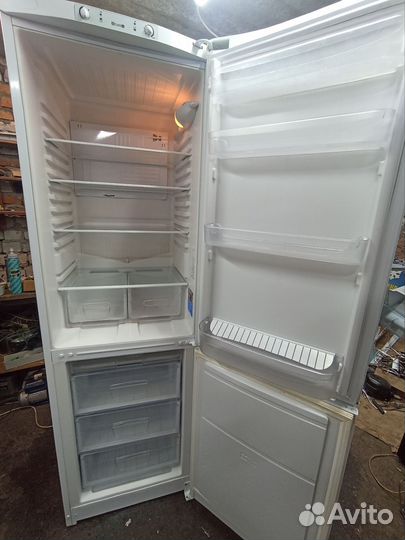 Холодильник Indesit