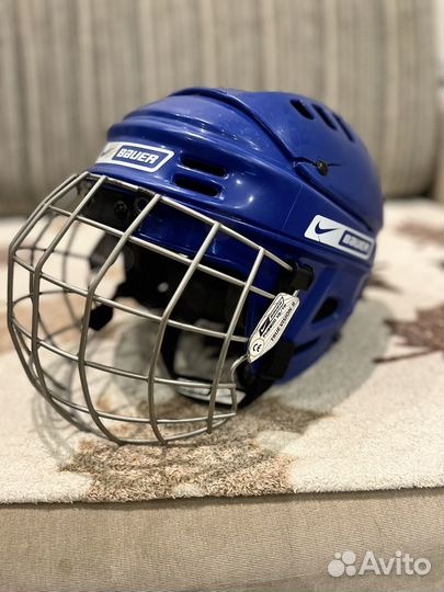 Хоккейный шлем