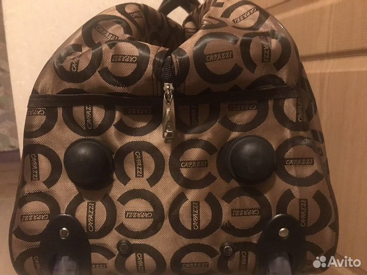 Чемодан на колёсах