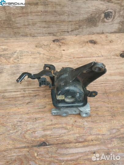 Подушка крепления двигателя Toyota Prius 3 рест