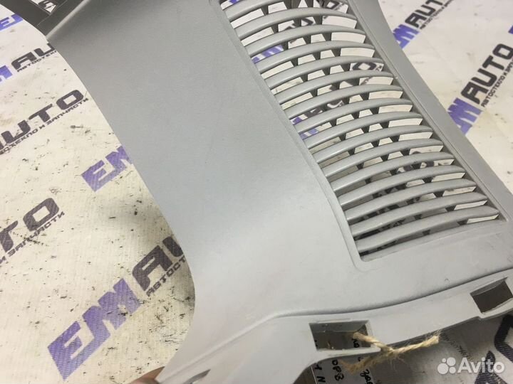 Накладка стойки задней правой Форд Фокус 2