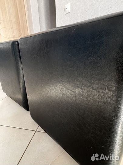 Пуфик кожаный