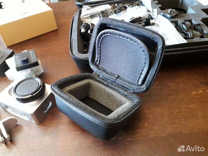 Экшн камера Xiaomi Yi с аксессуарами