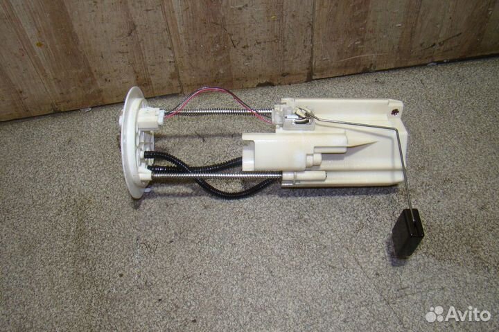 Датчик уровня топлива Toyota Land Cruiser 200