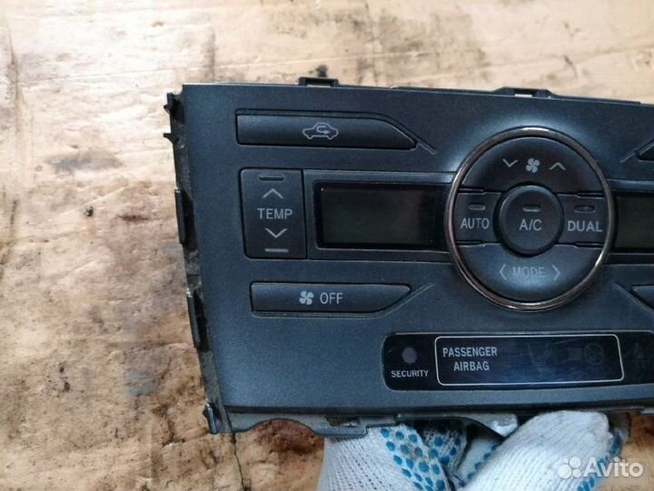 Блок управления климат-контролем Toyota Auris