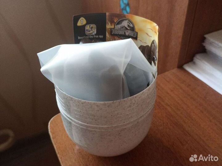 Kinder сюрприз Maxi мир юрского периода