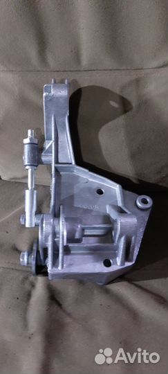 Кронштейн генератора калина