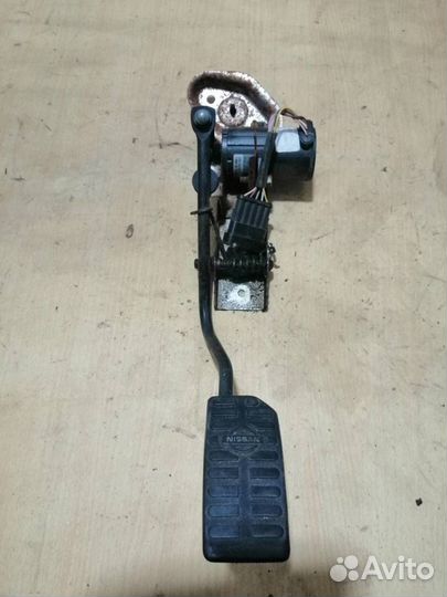 Педаль газа Nissan Almera Tino V10