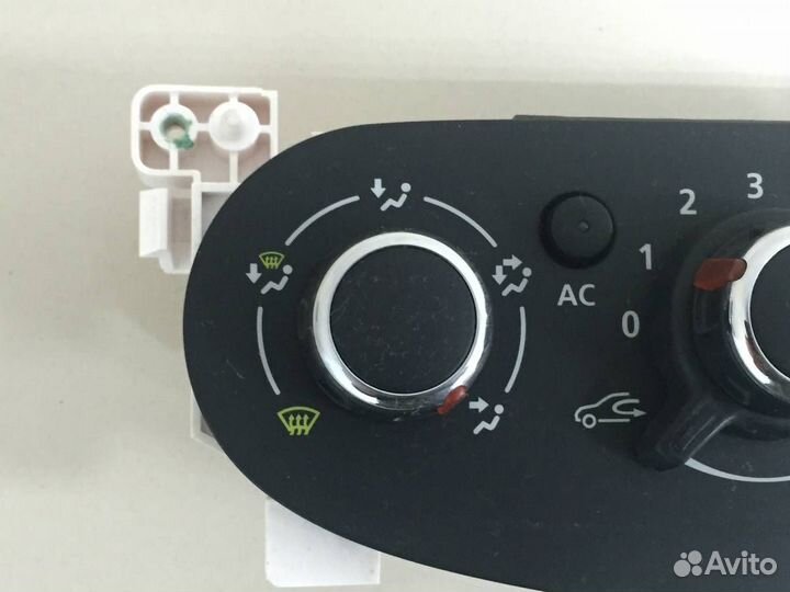 Блок управления отопителем Renault Sandero 2014