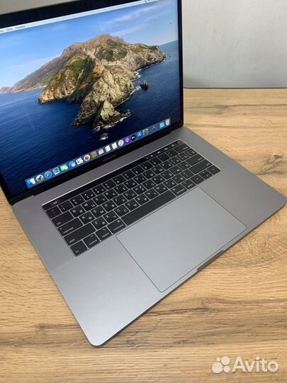 MacBook Pro 15 2018 i9 16gb 512gb radeon560x