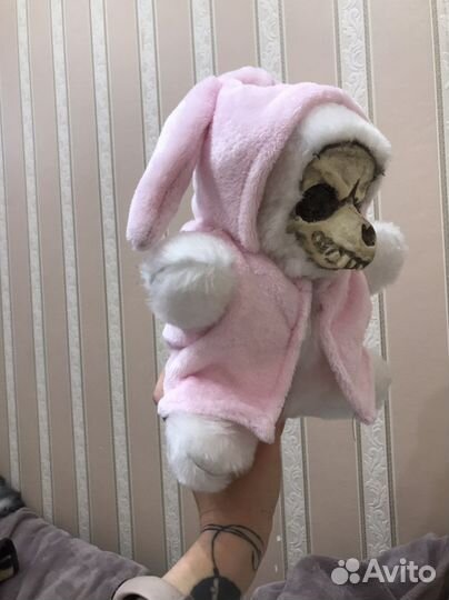 Зомби мишка в жилете зайца