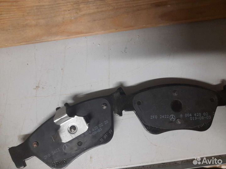 Продам колодки тормозные Мерседес С класс