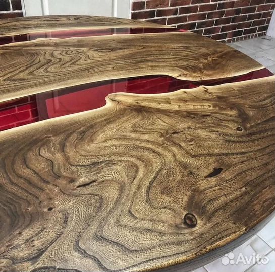 Стол из эпоксидной смолы