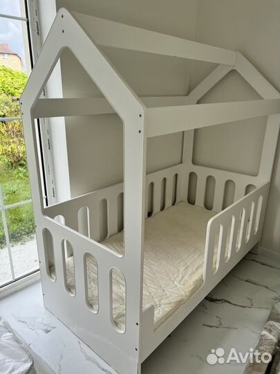 Детская кровать домик с матрасом