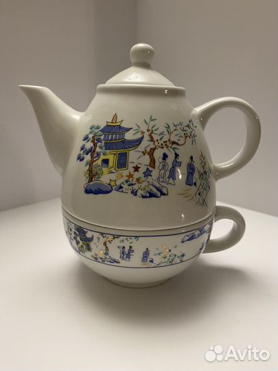 Заварочный чайник и чашка