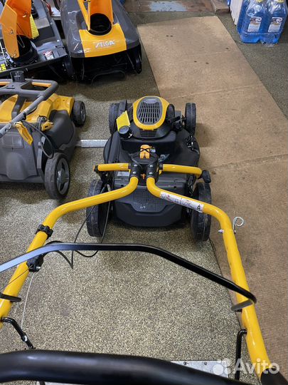 Газонокосилка бензиновая