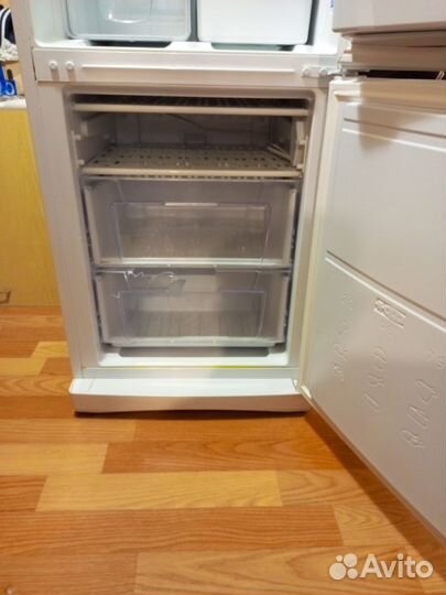 Холодильник Indesit на запчасти