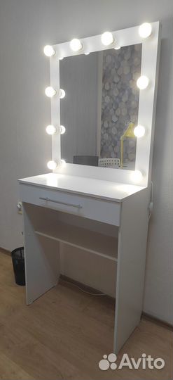 Гримерное зеркало с подсветкой, стул