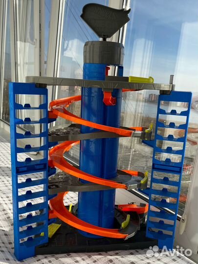 Hot wheels мега гараж