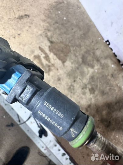 Форсунка топливная Chevrolet Aveo / Cruze J300