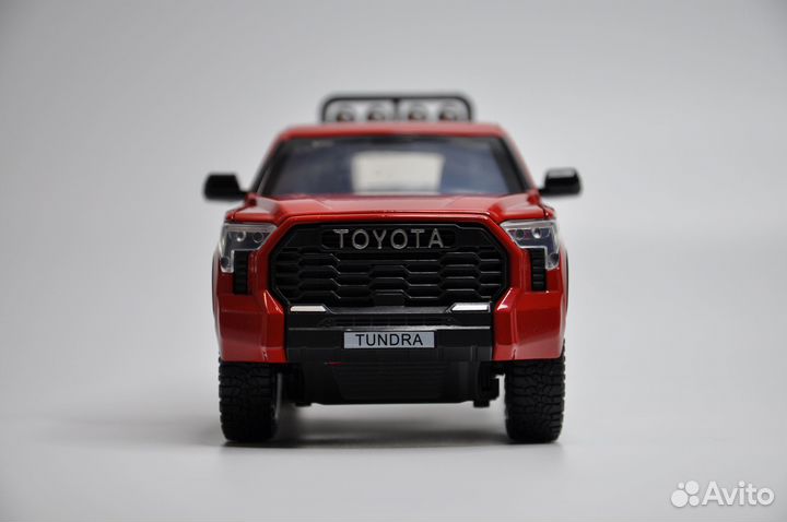 Модель автомобиля Toyota Tundra металл