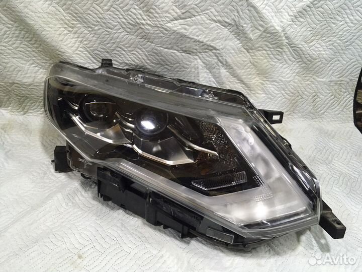 Nissan X-Trail T32 фара правая