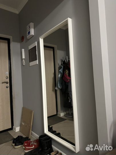 Зеркало настенное в раме