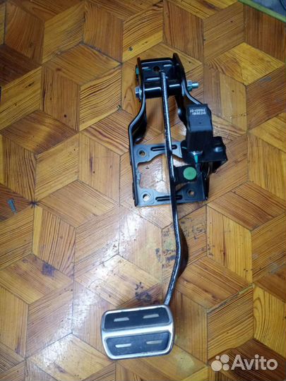 Педаль тормоза Geely Coolray SX11