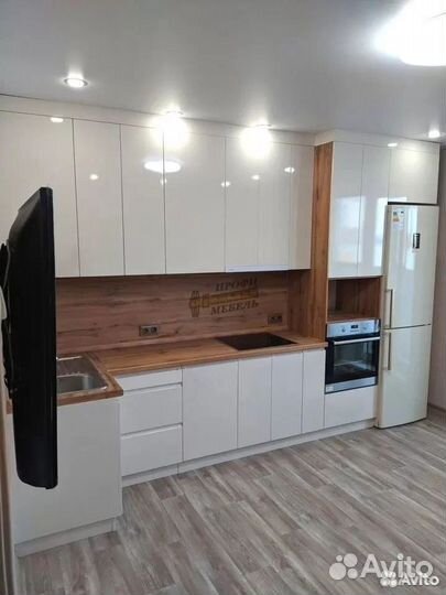 Кухонный гарнитур белый