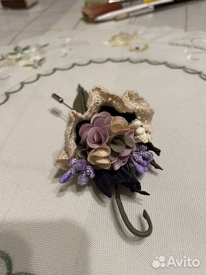 Брошь ручной работы из натуральной кожи