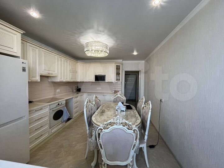 3-к. квартира, 90 м², 13/18 эт.