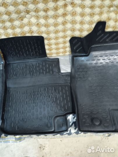 Автомобильные коврики резиновые