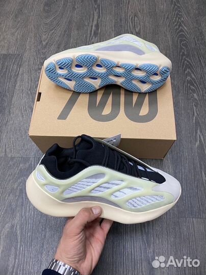 Кроссовки Adidas Yeezy 700 v3 Azael (36-45)