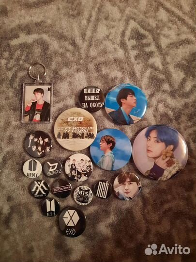 Значки наклейки