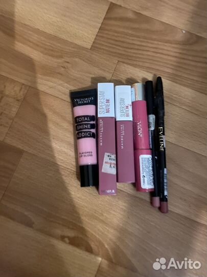 Блеск для губ buxom новый