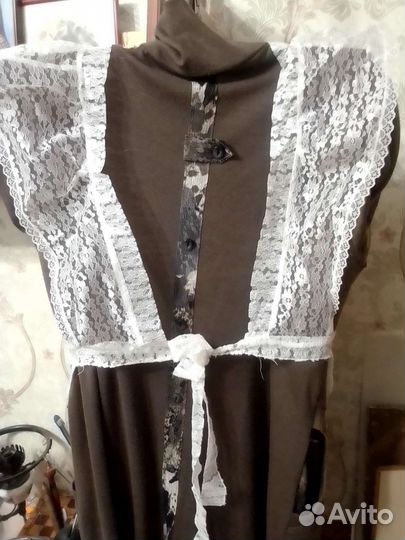 Одежда на школьницу. Белый фартук и 2 сарафана