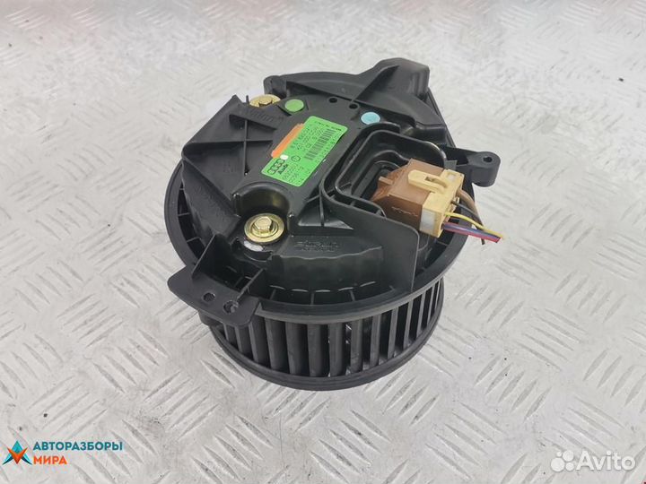 Моторчик печки Audi A4 B5 рест. 2001 8E1713041S