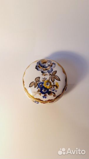 Шкатулка фарфор