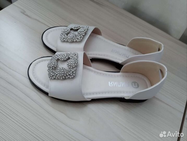 Босоножки новые