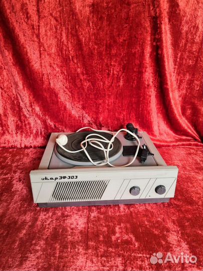 Проигрыватель винила икар 303
