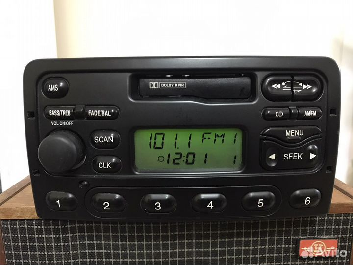 Кассетная ретро автомагнитола