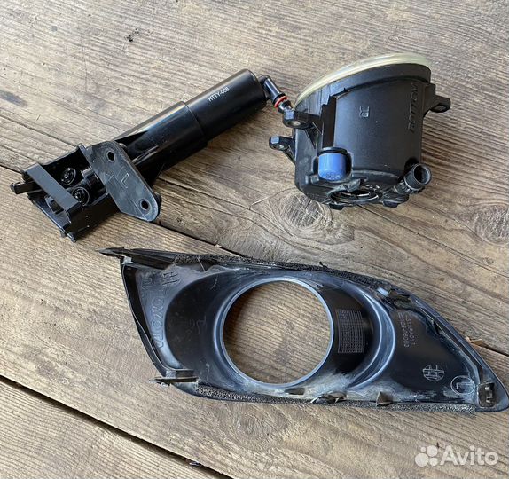 Фара противотуманная Toyota