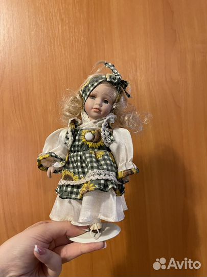 Кукла фарфоровая коллекционная