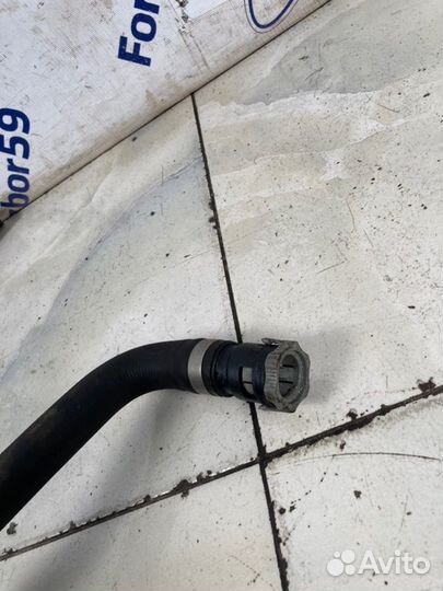 Патрубок системы охлаждения Ford Focus 3 CB8 1.6