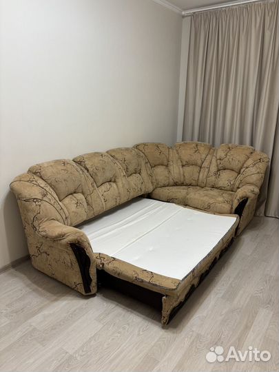 Угловой диван и кресло